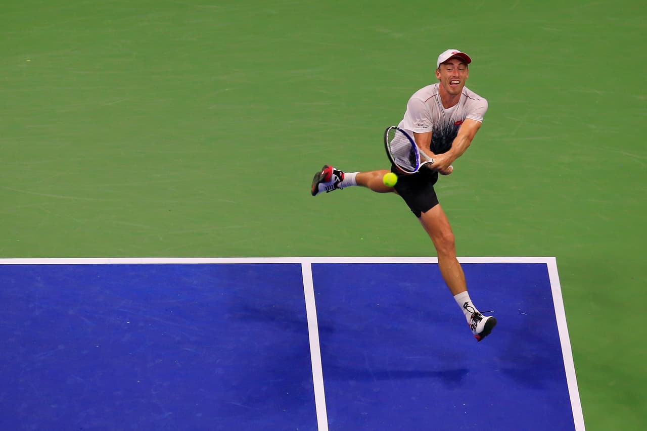Millman se repuso a un mal inicio para imponerse 3-6, 7-5, 7-6 y 7-6 para meterse por vez primera en su trayectoria a los cuartos de final de un Grand Slam.