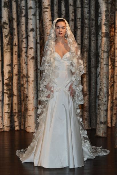 Aquí los mejores modelos del diseñador Naeem Kahn.