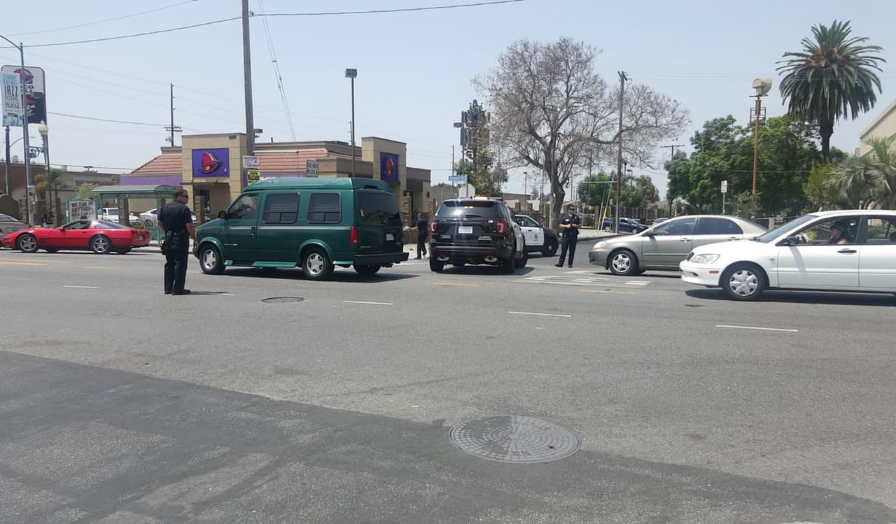 Una mujer resultó herida en la cabeza tras tiroteo en el sur de Los Ángeles