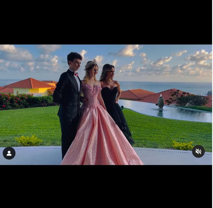 Al término, inició la fiesta alrededor de las 9 de la noche del sábado 22 de octubre.
<br>