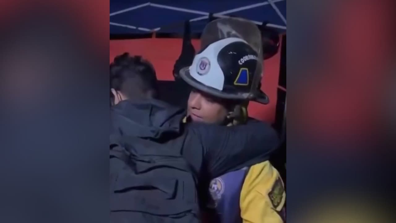 Rescatista se quiebra al contar la historia de una niña entre escombros que ayudó a salvar a su hermano; ella no sobrevivió