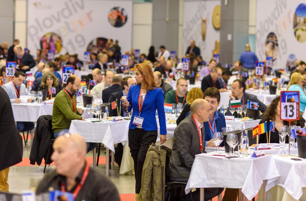 Cada día los convocados al Concurso Mundial de Bruselas catan alrededor de 50 vinos de todo el mundo