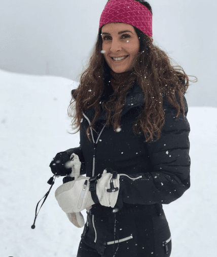 Mayrín no dejó pasar la oportunidad para esquiar y pasar un divertido día en familia.