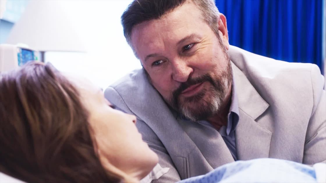 Gustavo le hace creer a Paloma que la ayudará a conquistar a Renato | Mi Rival | Capítulo 27