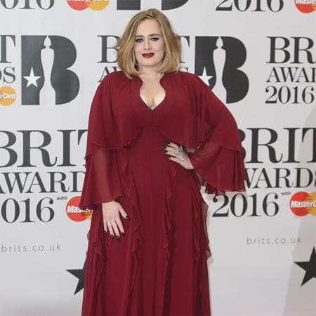 "Hice este tour por ustedes y espero haber tenido un impacto en ustedes de la misma manera en la que mis artistas favoritos lo hicieron. Quería hacer mis shows finales en Londres porque no sé si volveré a salir de gira así que quería que mi última vez fuera en casa", finalizó la intéprete de 'Someone like you', quien se despidió de sus fans diciéndoles que los recordará el "resto de su vida".