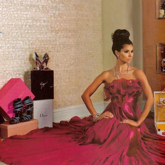 Ha sido modelo, actriz e incluso cantante.