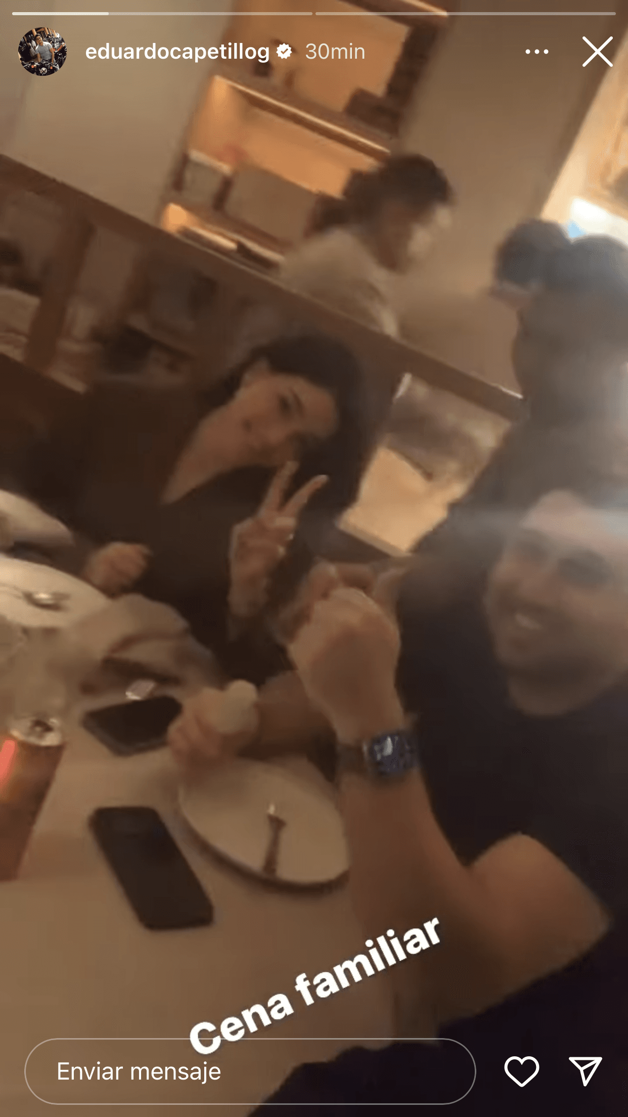 De acuerdo con las imágenes que 'Ale' Capetillo colgó en Instagram, la familia entera se encontró con Nader Shoueiry en un exclusivo restaurante de la Ciudad de México.
<br>