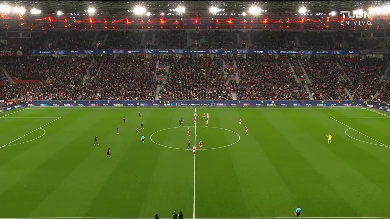 Arranca el partido y la pelota está en juego.