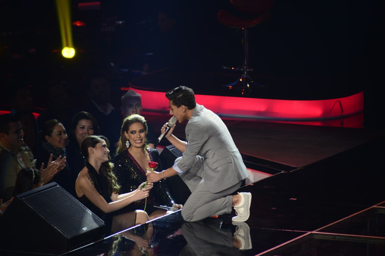 Esta ocasión los capitanes tuvieron que cantar con los papás y en la segunda etapa los hijos lo hicieron de manera individual para poder elevar la puntuación. Hubo doble eliminación y los Valdés dijeron adiós. Paty Cantú pasó por lo mismo que María León y sus dos familias se enfrentaron, quedando fuera los Tijerina.