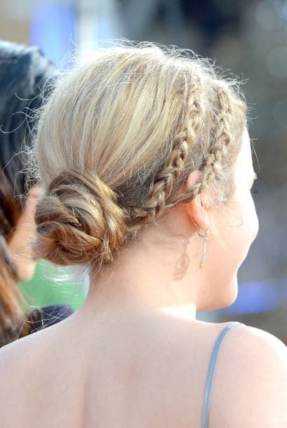 También puedes crear tu propio estilo con dos trenzas de cordón igual que Taylor Spreitler.
