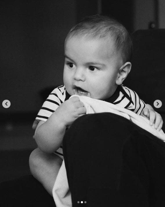 "
<b>Aquí mi árabe boricua</b>: Renn Martin-Yosef. El bebé de la casa", escribió Ricky Martin junto con tres fotos inéditas del niño.
<br>