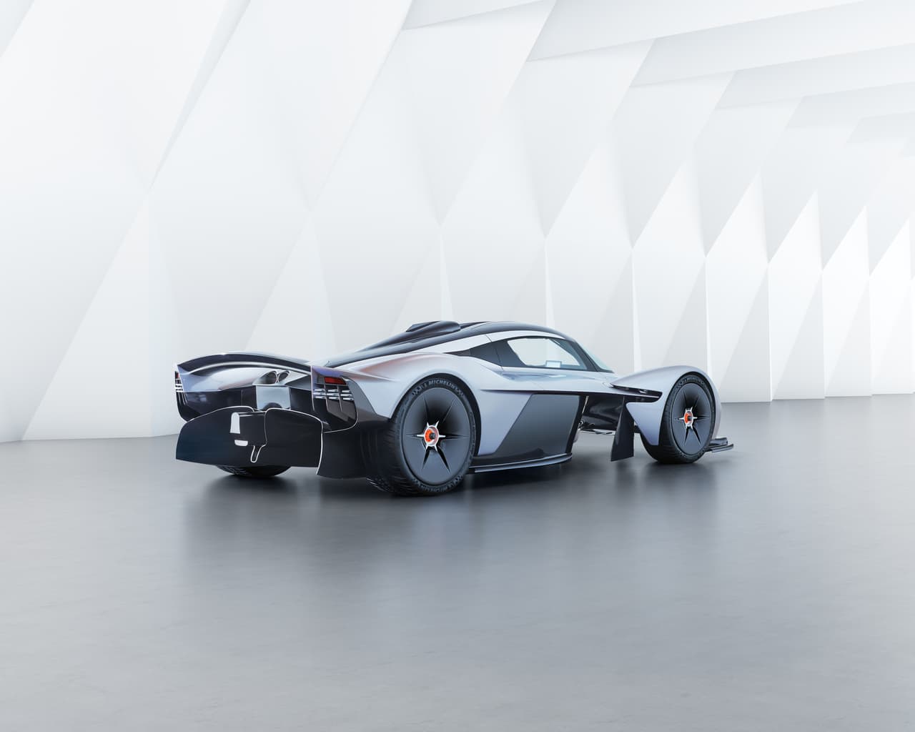 <b>Aston Martin Valkyrie</b>
<br>Precio: 1.7 millones de dólares