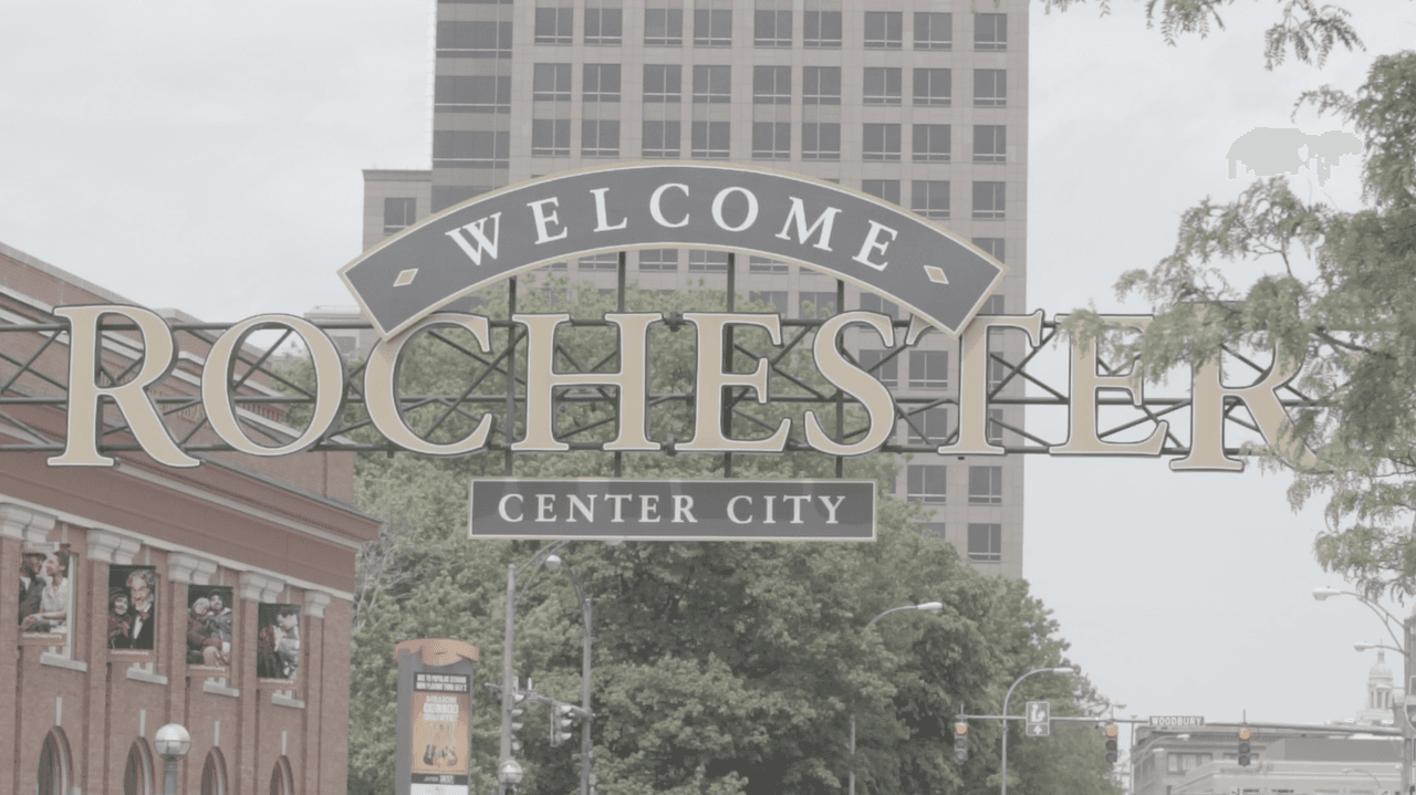 Bienvenido a Rochester. La ciudad es abierta a los visitantes y ha tratado muy bien a Mark.