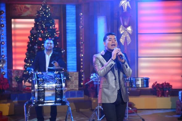 El cantante se entregó al máximo durante su presentación, con el tema 'Hoy amanecí con ganas'.