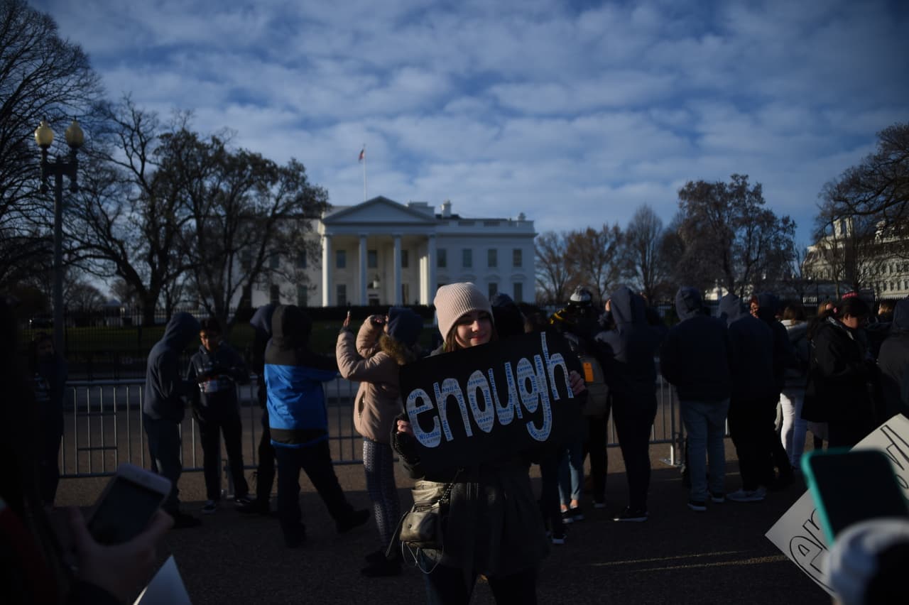 <b>Washington DC.</b> En la capital de EEUU se llevó a cabo la marcha principal del movimiento estudiantil. Decenas de activistas pasaron frente a la Casa Blanca para protestar contra el presidente Donald Trump.