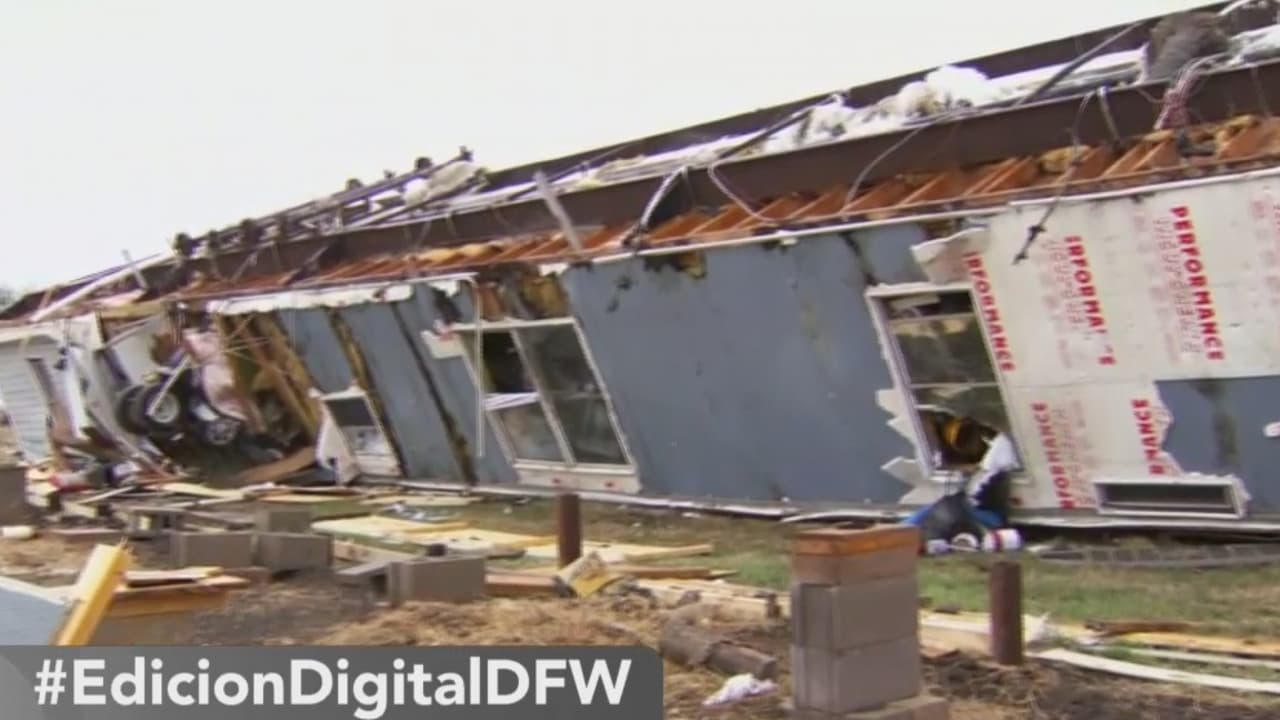 Tornado destrozó viviendas al sur de Fort Worth, mientras emiten vigilancia por inundaciones en el norte de Texas