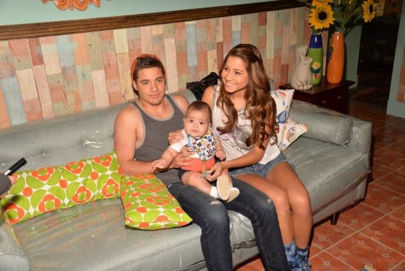 "Voltea Pa' Que Te Enamores" comenzó las grabaciones con el tradicional claquetazo. Esta nueva telenovela contará con las actuaciones de Pedro Moreno, María Elena Dávila, Cristina Bernal, Frances Ondiviela, Cecilia Gabriel, Harry Geithner, Fernando Carrera, Roberto Matheus, Victor Cámara, Lupita Ferrer, Eduardo Serrano, William Valdez, Nastasha Dominguez, Maite Embil, Adrian Di Monti, Mariet Rodriguez, Mijail Mulkay, Ariel López Padilla, Mauricio Mejías, y Alfredo Huereca.