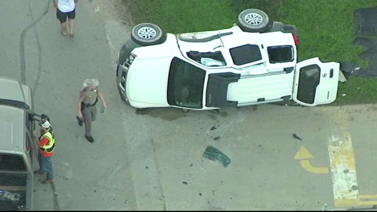 Cuatro estudiantes de la preparatoria Dayton viajaban con su madre en esta camioneta.