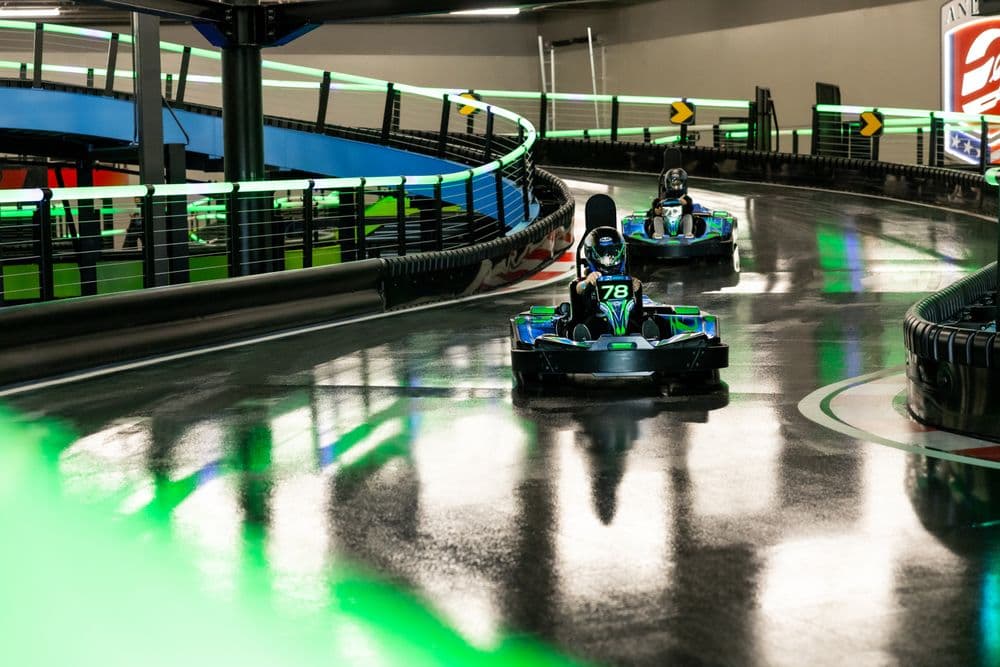 <b>Andretti Indoor Karting & Games (Marietta)</b>
<br>
<b>Dirección</b>: 1255 Roswell Rd. Marietta, GA
<br>
<b>Teléfono</b>: (678) 496-9530
<br>
<b>Sitio web</b>: 
<a href="https://andrettikarting.com/marietta">https://andrettikarting.com/marietta</a> 
<br>
<b><a href="https://www.yelp.com/map/andretti-indoor-karting-and-games-marietta-marietta">Cómo llegar</a></b>
<br>
<br>Centro de diversiones con arcade de juegos de video, bolos, pistade Go Karts, realidad virtual, restaurante, bar y mucho más.