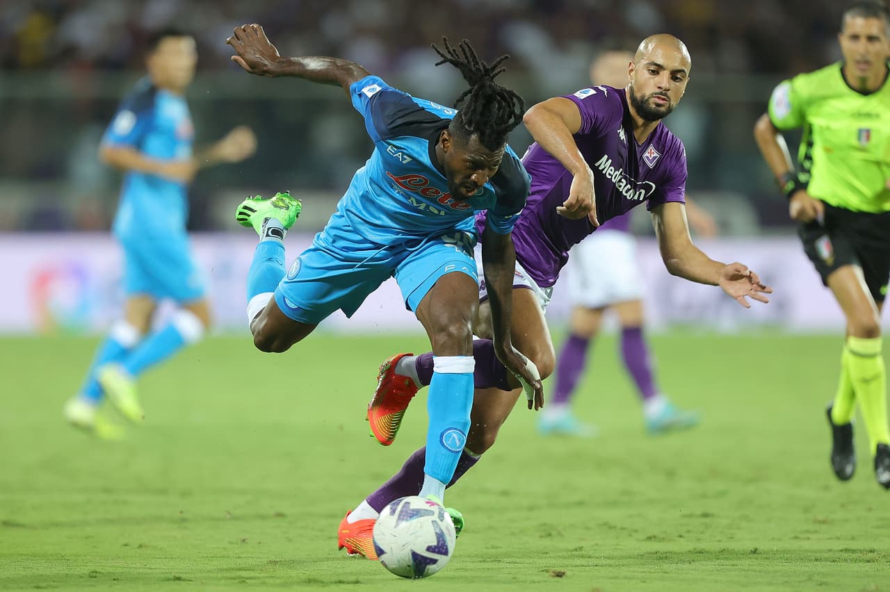 En el cierre de la actividad dominical en Italia, el mexicano fue titular, casi da una asistencia de gol y falló la opción más clara en la visita a Florencia.