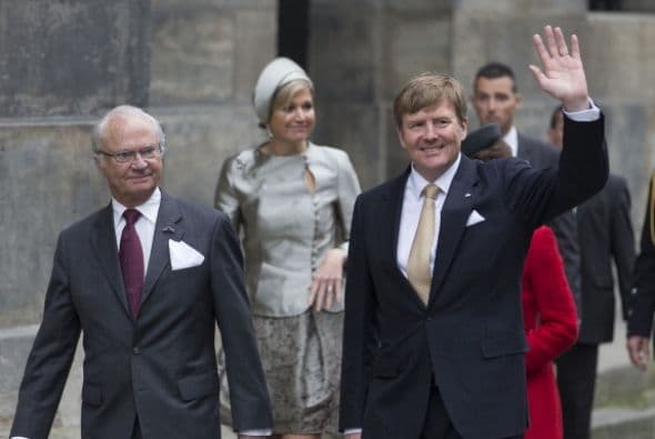 El analista político y periodista Rene Zwaap coincide en que el rey “trabaja muy duro para estar a la altura de su predecesora”, pero opina que “todavía no ha podido imprimir su propio sello” al trono, entre otras cosas porque “no ha tenido que pasar ningún examen difícil” con el que se ponga a prueba su destreza como elemento de unión del país.