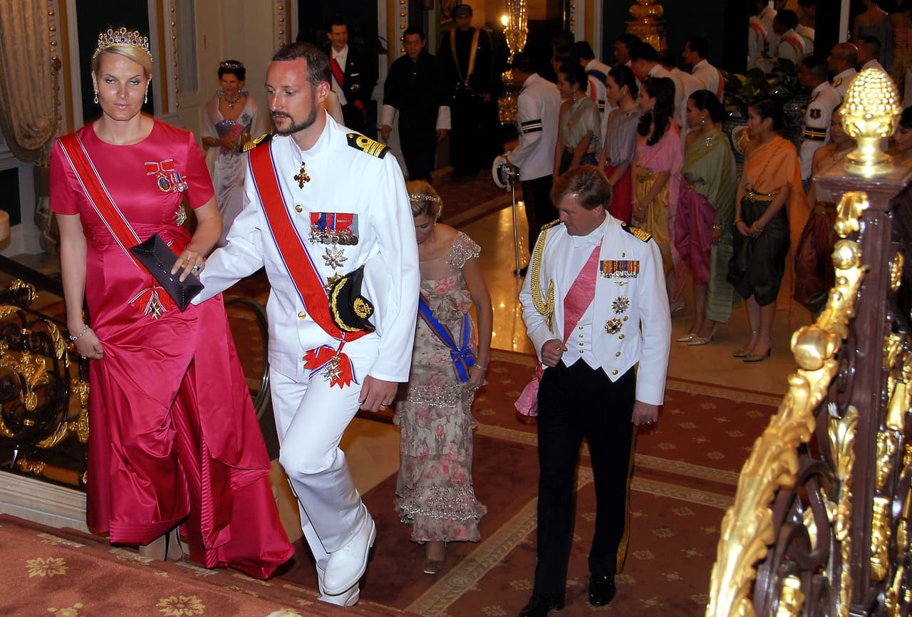 La princesa y futura reina Mette-Marit de Noruega es la consorte del príncipe heredero Haakon Magnus de Noruega que viste a la increíble diseñadora Nina Skarra.