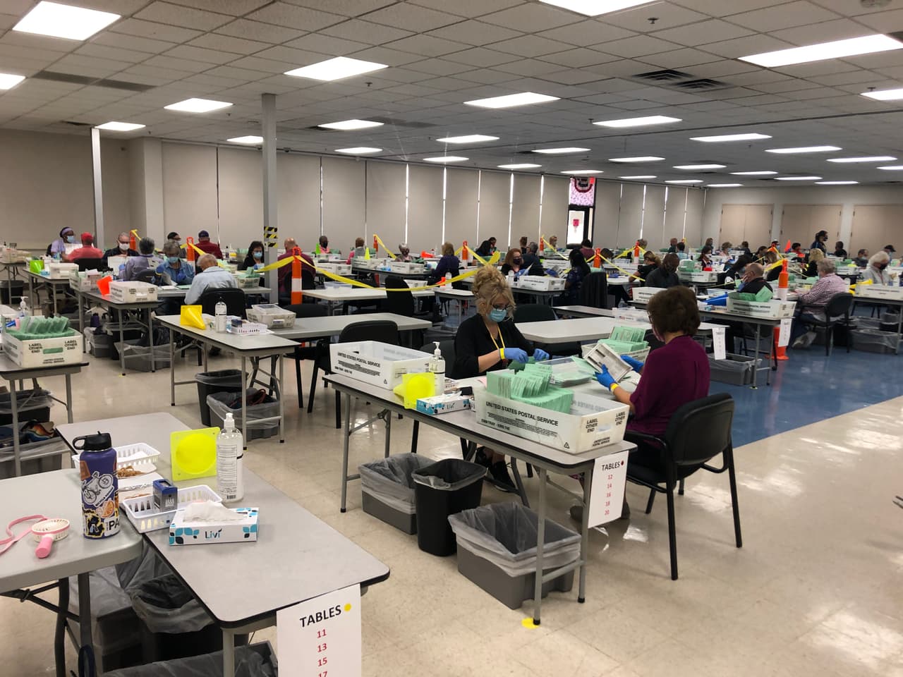 En estas instalaciones, con máximos controles de seguridad, se contabilizan los votos.