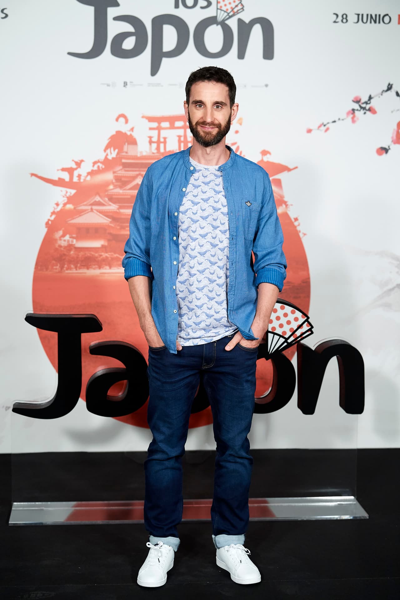 Rovira dejó por sentada su solidaridad a su país y al mundo ante los difíciles momentos que se enfrentan por la 
<b><a href="https://www.univision.com/noticias/salud/la-peligrosa-curva-del-coronavirus-en-eeuu-como-se-multiplica-y-por-que-el-distanciamiento-social-salva-vidas" target="_blank">pandemia del coronavirus</a></b>, del cual aún no existe vacuna. 
<br>