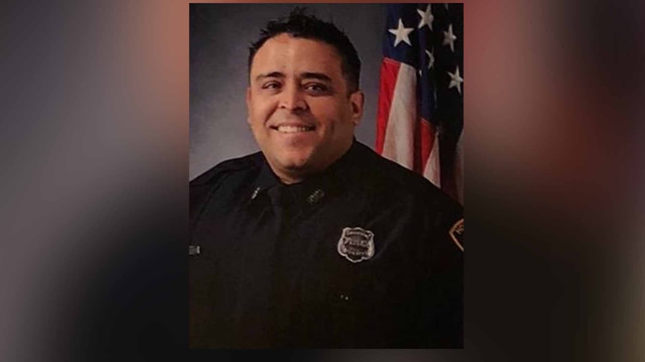 El reconocimiento como Oficial sin Uniforme fue otorgado a Noé Alvarado por su perseverancia y dedicación al lograr justicia para una familia que estaba aterrorizada por dos violentos sospechosos.