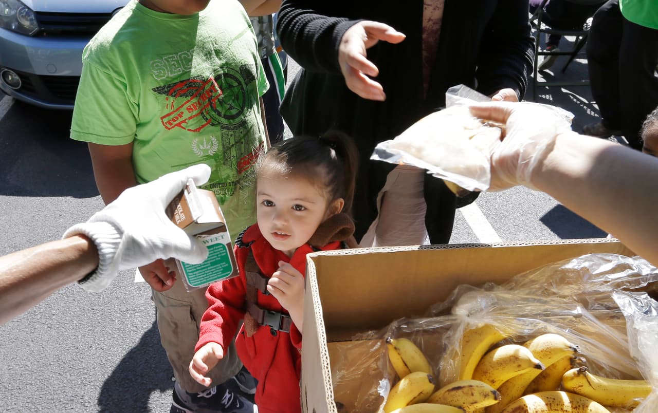 El ‘Lunch Bus’, la iniciativa sobre cuatro ruedas que distribuye almuerzos en el área de Chicago comienza esta semana