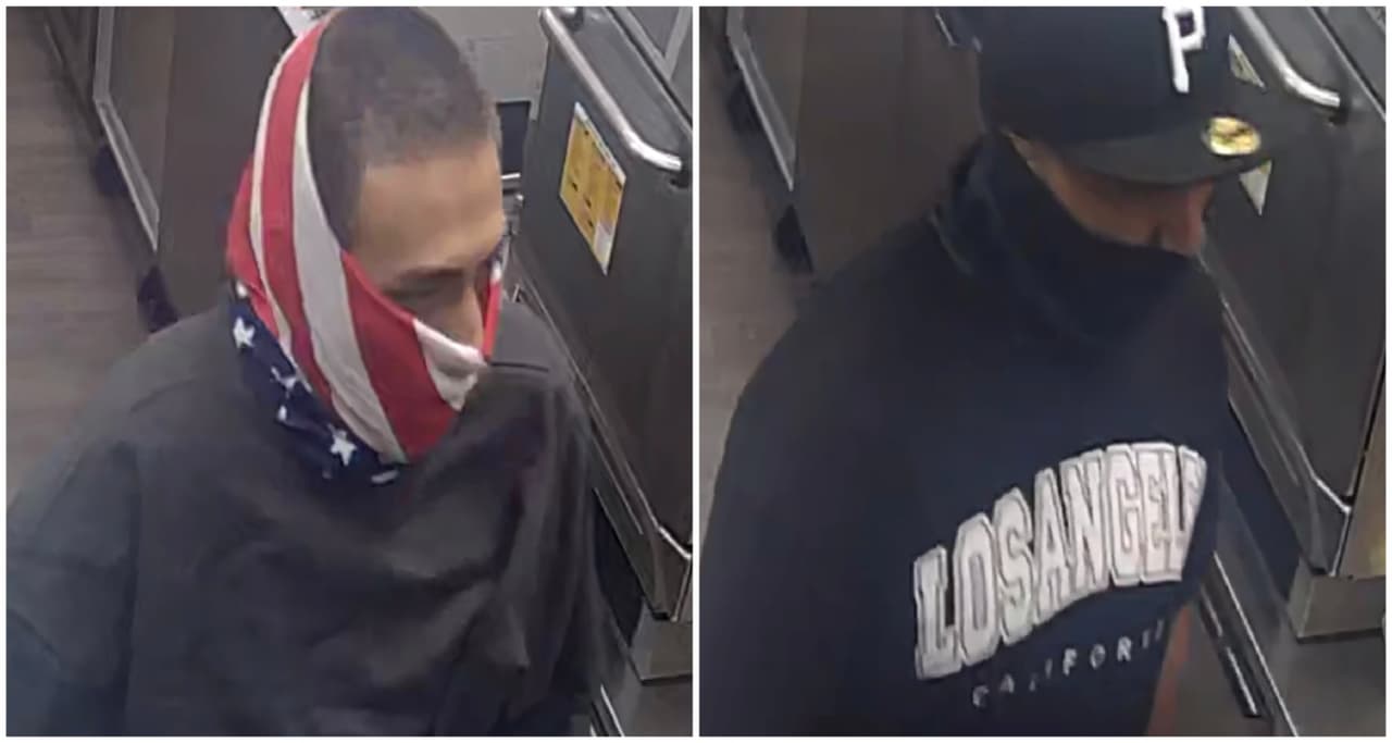 Uno de los hombres es descrito como hispano, llevaba una gorra negra con una “P” blanca y una camisa negra que dice “Los Ángeles” y “California”. El otro también hispano, llevaba una sudadera gris que dice “Sec Ten Specialties”, un mascada de la bandera americana que cubre su rostro, y rapado.