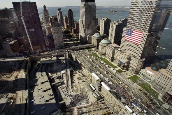 La imagen de la zona cero se transforma año con año, pero el dolor sigue presente para quienes perdieron a sus seres queridos. Foto del 2006.