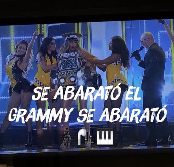 Mane subió esta foto a su Instagram del baile con el mensaje: "Se abarató el Grammy se abarató".