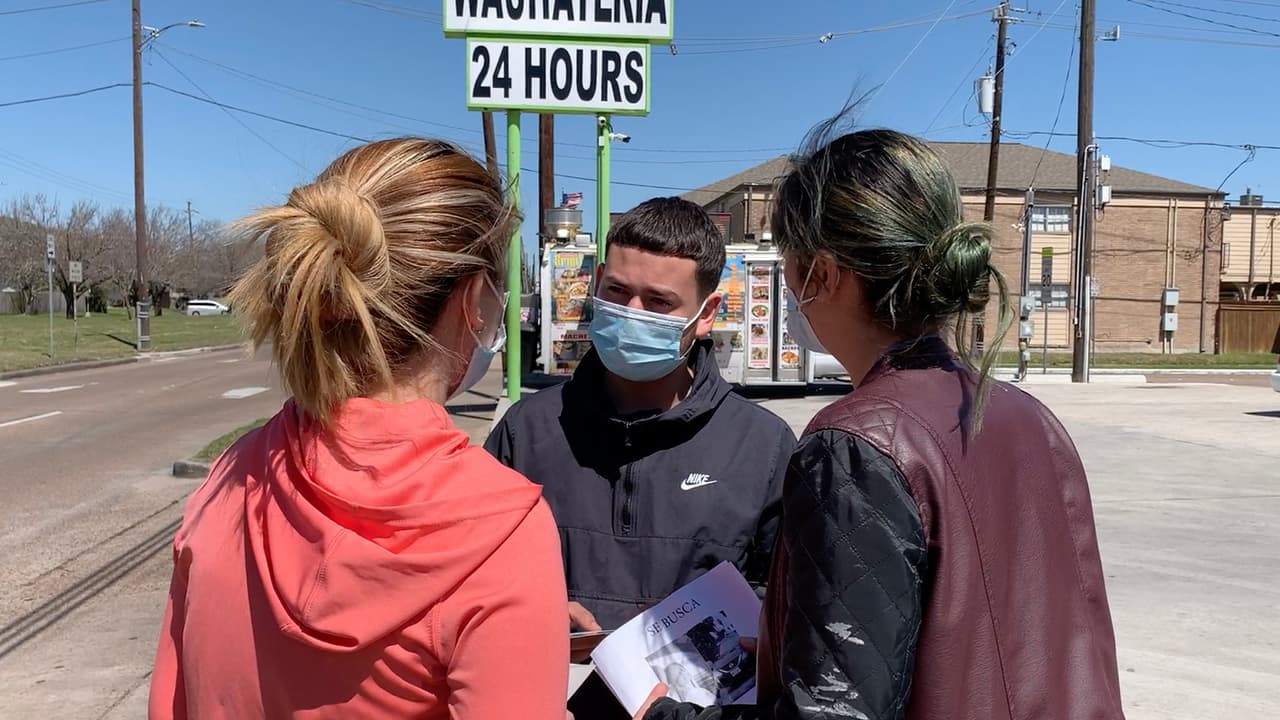 Dos de sus hijos se vinieron desde Dallas para tratar de encontrarla, pero no han tenido suerte y nadie les ha dicho nada.