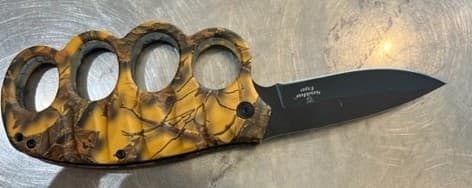 En el aeropuerto de Newark, un hombre intentó cruzar el filtro con una manopla / cuchillo oculto en la bolsa de mano de un pasajero. El incidente ocurrió el pasado 25 de julio.
<br>