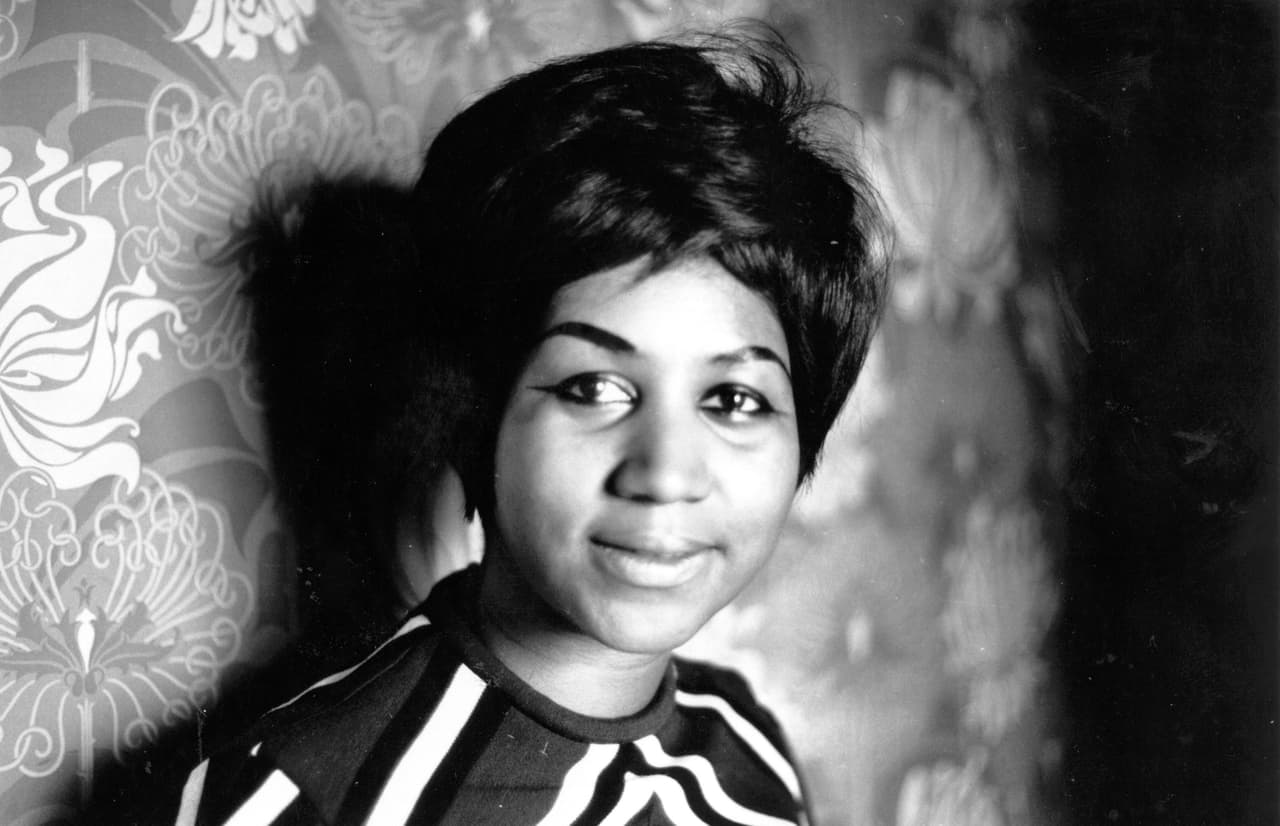 Aretha Franklin, considerada como la reina del soul, falleció hace más de un año, sin embargo, la disputa por su herencia no ha cesado desde entonces. En junio de este año se encontraron tres posibles testamentos, a pesar de que en un inicio se dijo que la intérprete no contaba con ninguno, por lo que sus cuatro hijos habían acordado dividirse su fortuna de 80 millones de dólares. La pelea es entre su pareja y sus hijos.