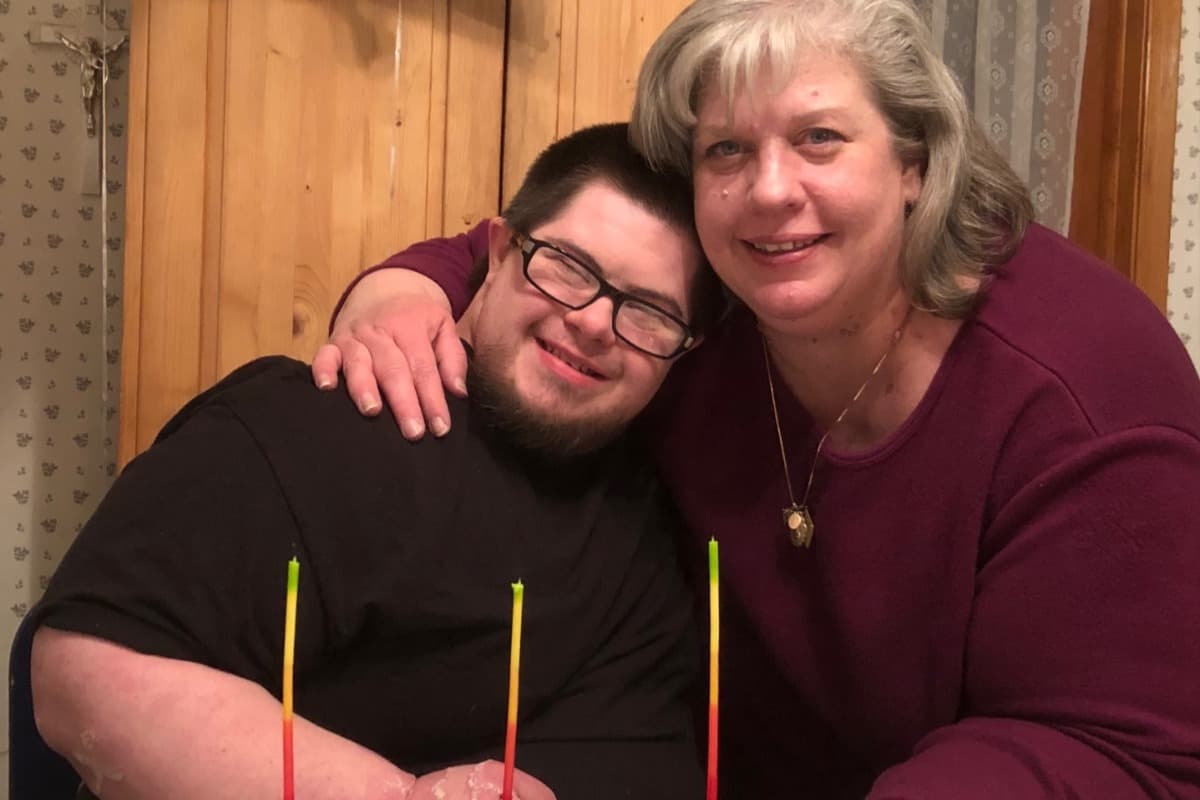 Madre e hijo con síndrome de Down mueren por coronavirus con nueve días de diferencia 