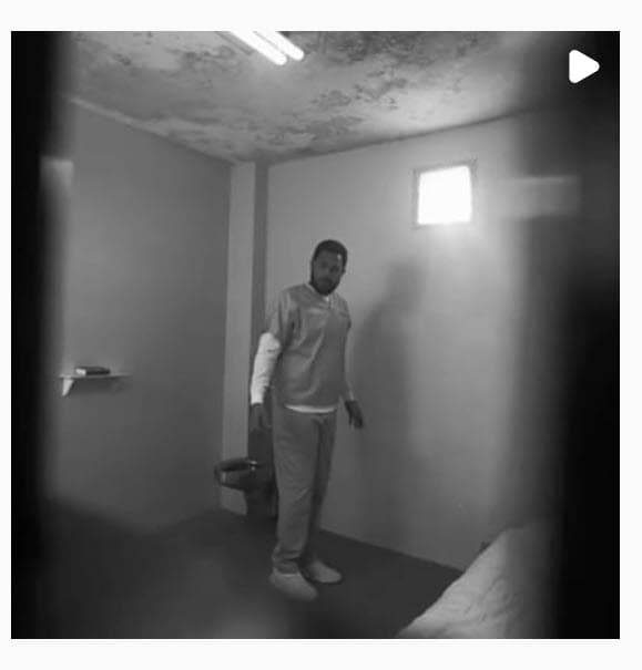 Pero eso no fue impedimento para que el afamado productor la consintiera a su manera.
<br>