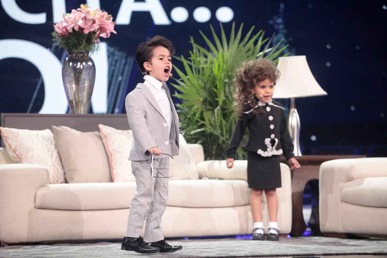 Mateo también se esforzó por imitar la voz y actitud de Luis Miguel.