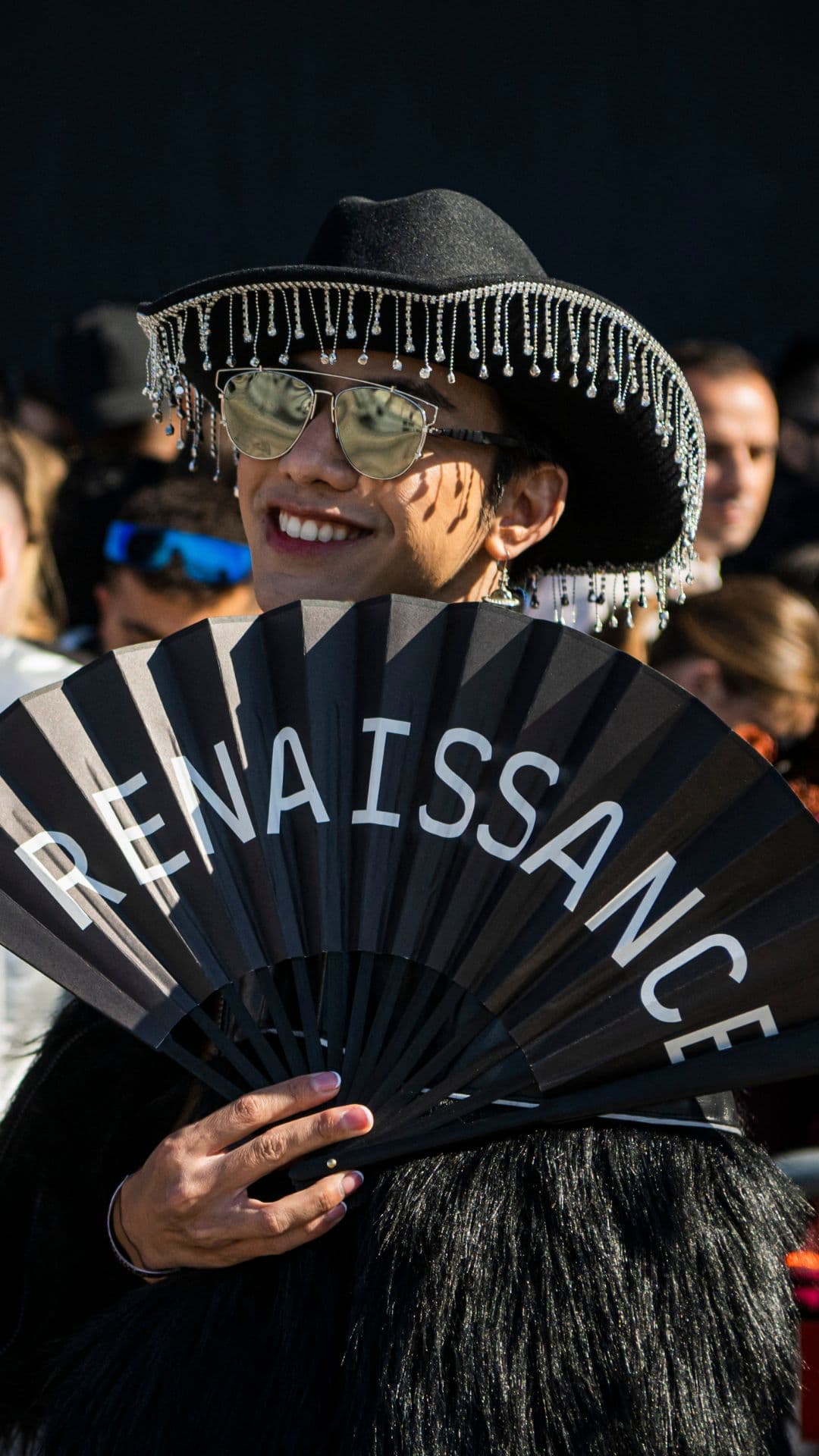 Aunque las temperaturas pasan de los 90 grados, esto no ha sido un impedimento para que los fans de Beyoncé luzcan sus mejores galas antes del concierto de esta noche en el Levi’s Stadium de Santa Clara.