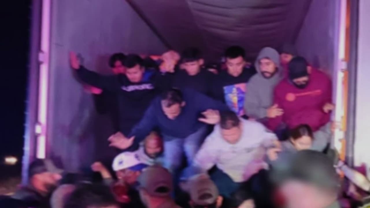 Revelan video de inmigrantes rescatados en tráiler incendiado en Texas