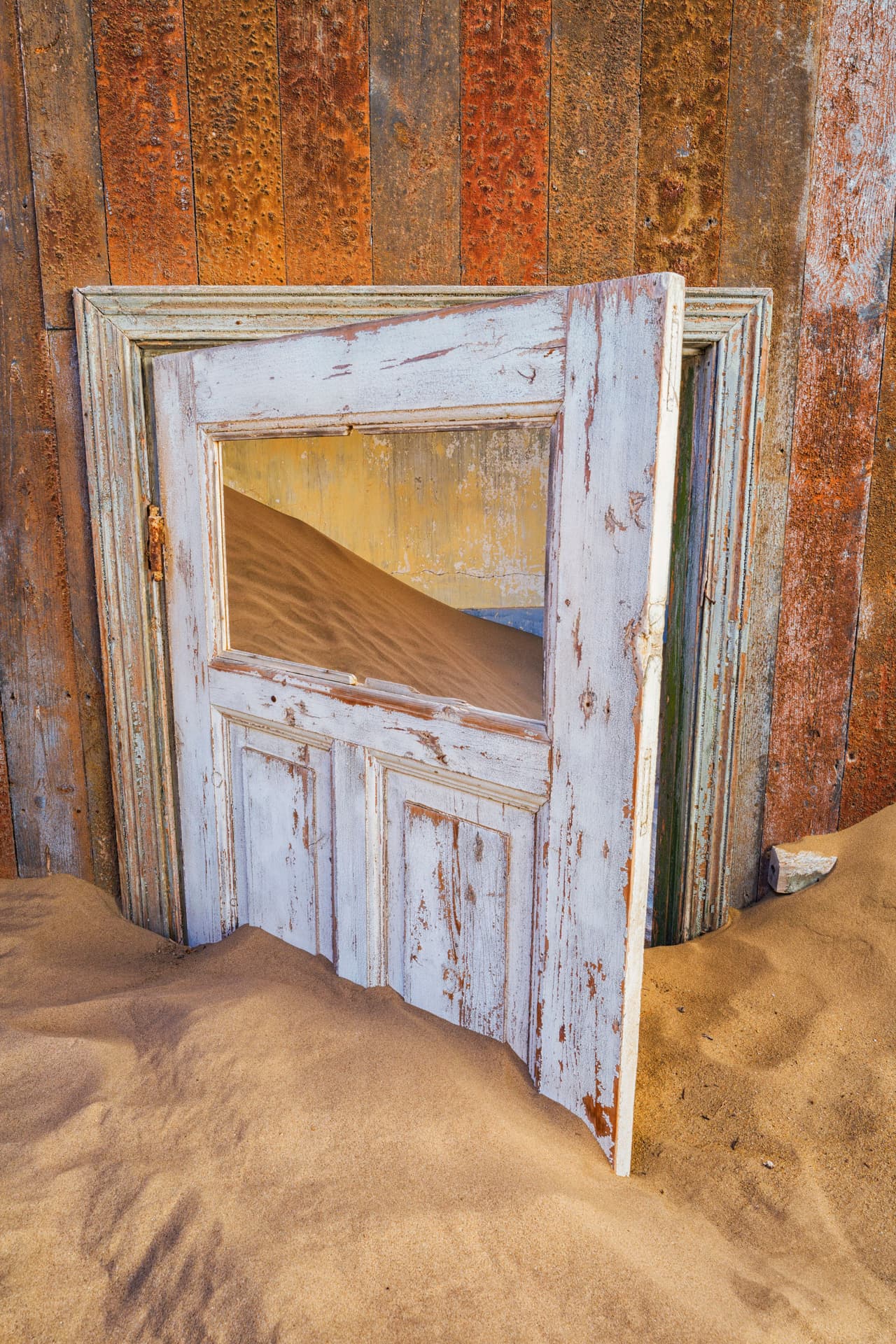 Hace volar la arena por todos lados.