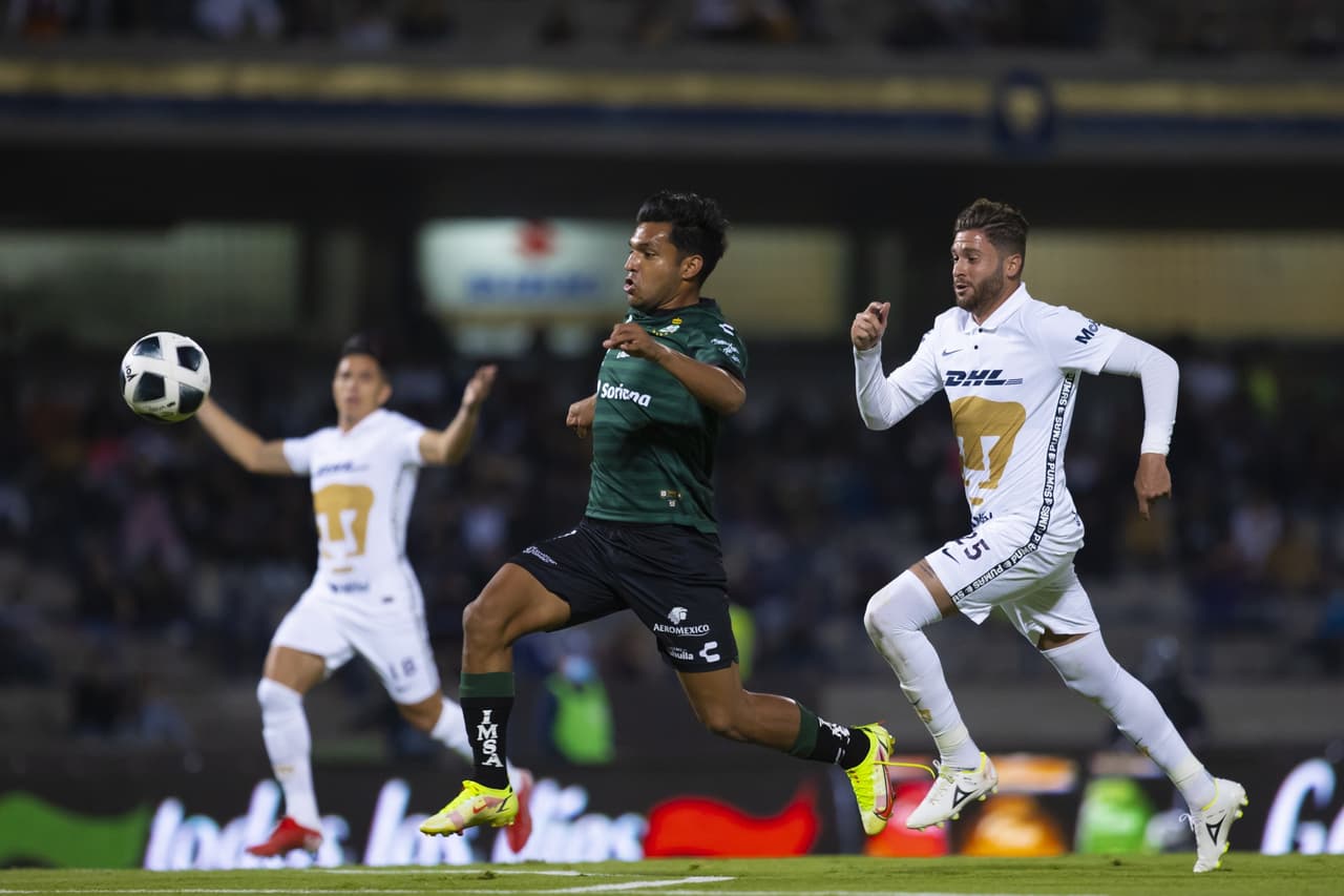 Con doblete de Digo Valdés y gol de Omar Campos, Santos golea 0-3 a los Pumas y suben a hasta la sexta posición de la tabla.