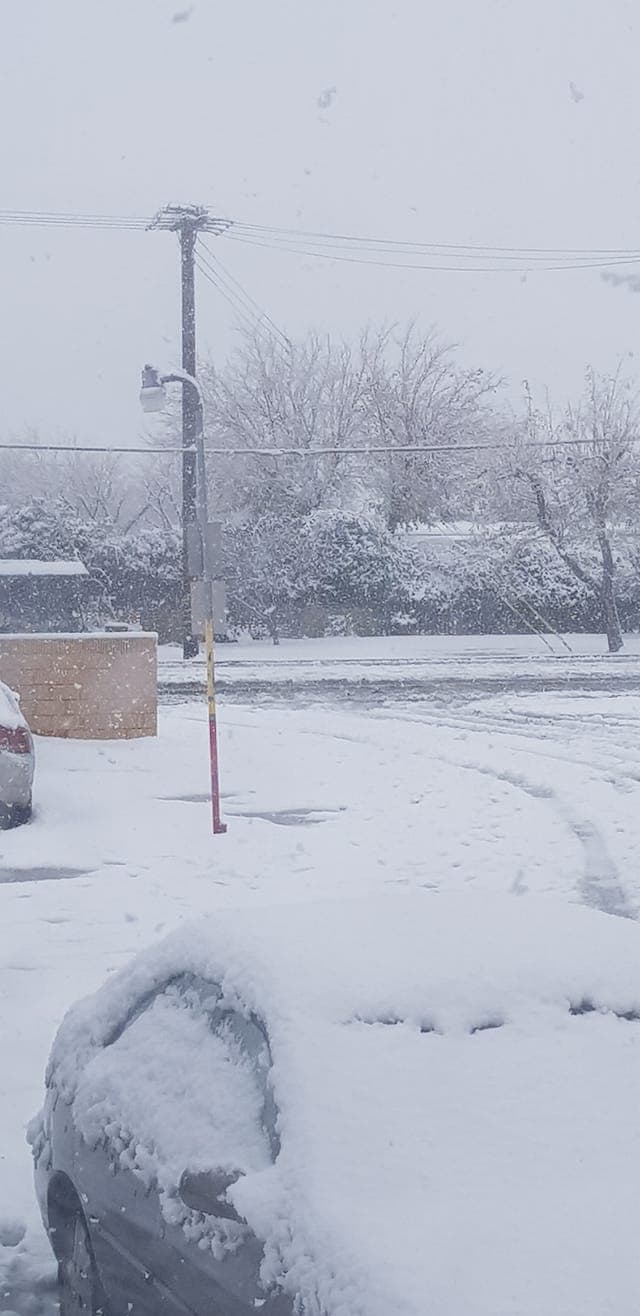 "Lancaster, California 😭😭", escribió Rios Aitana.