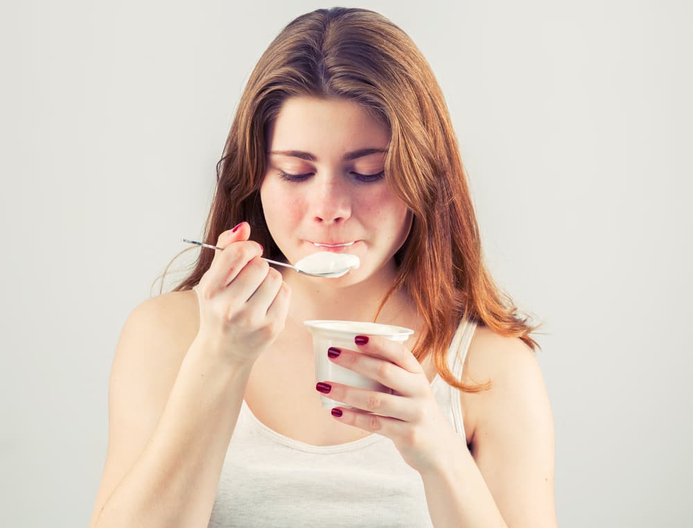 Incluso otra opción es comer yogur de postre con algunas nueces. Así obtendrás una comida nutritiva, ligera, rica en fibra y proteínas.