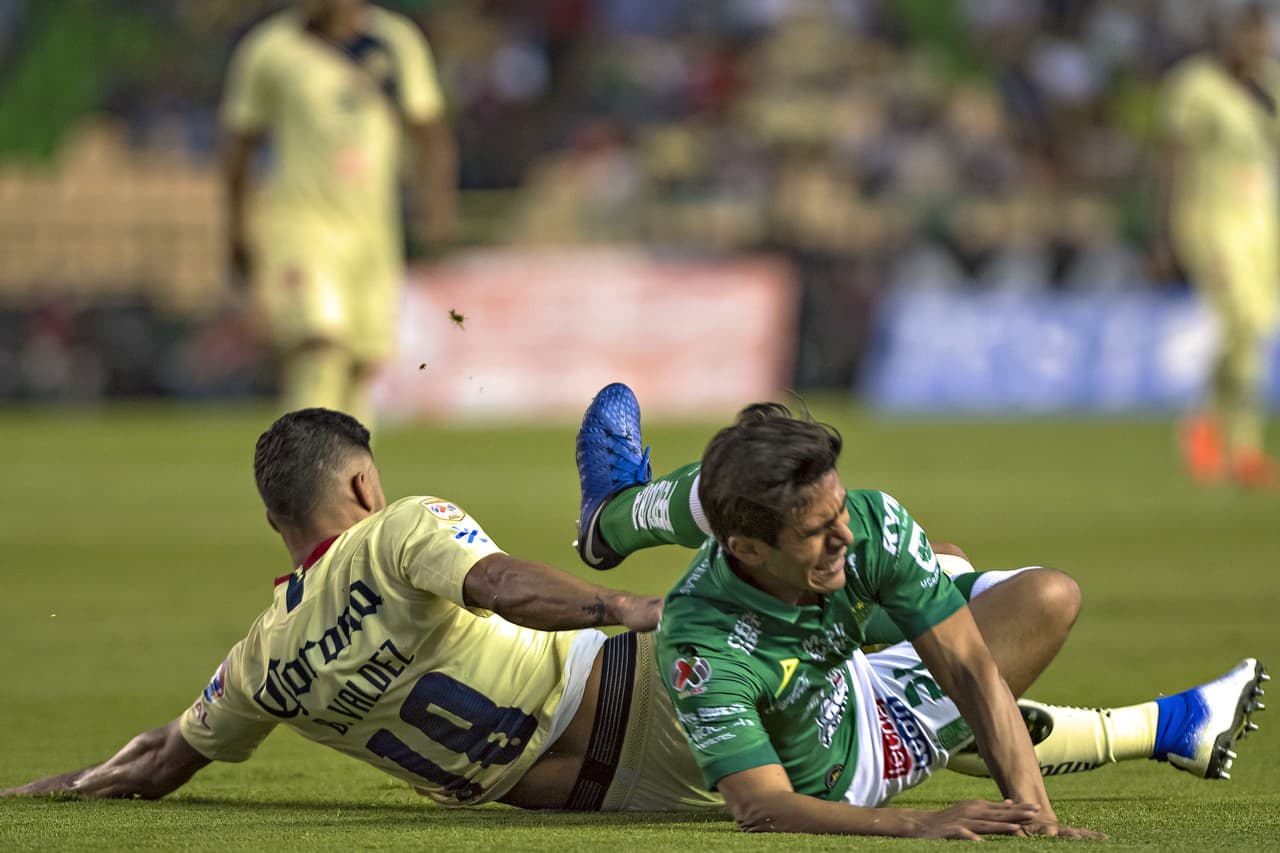 El trámite del juego fue cortado durante varios pasajes del encuentro, jugándose lejos de las áreas.