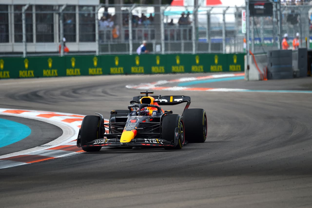 Max Verstappen ganó el primer Gran Premio de Miami, por delante de Charles Leclerc y Carlos Sainz: Checo Pérez fue cuarto.