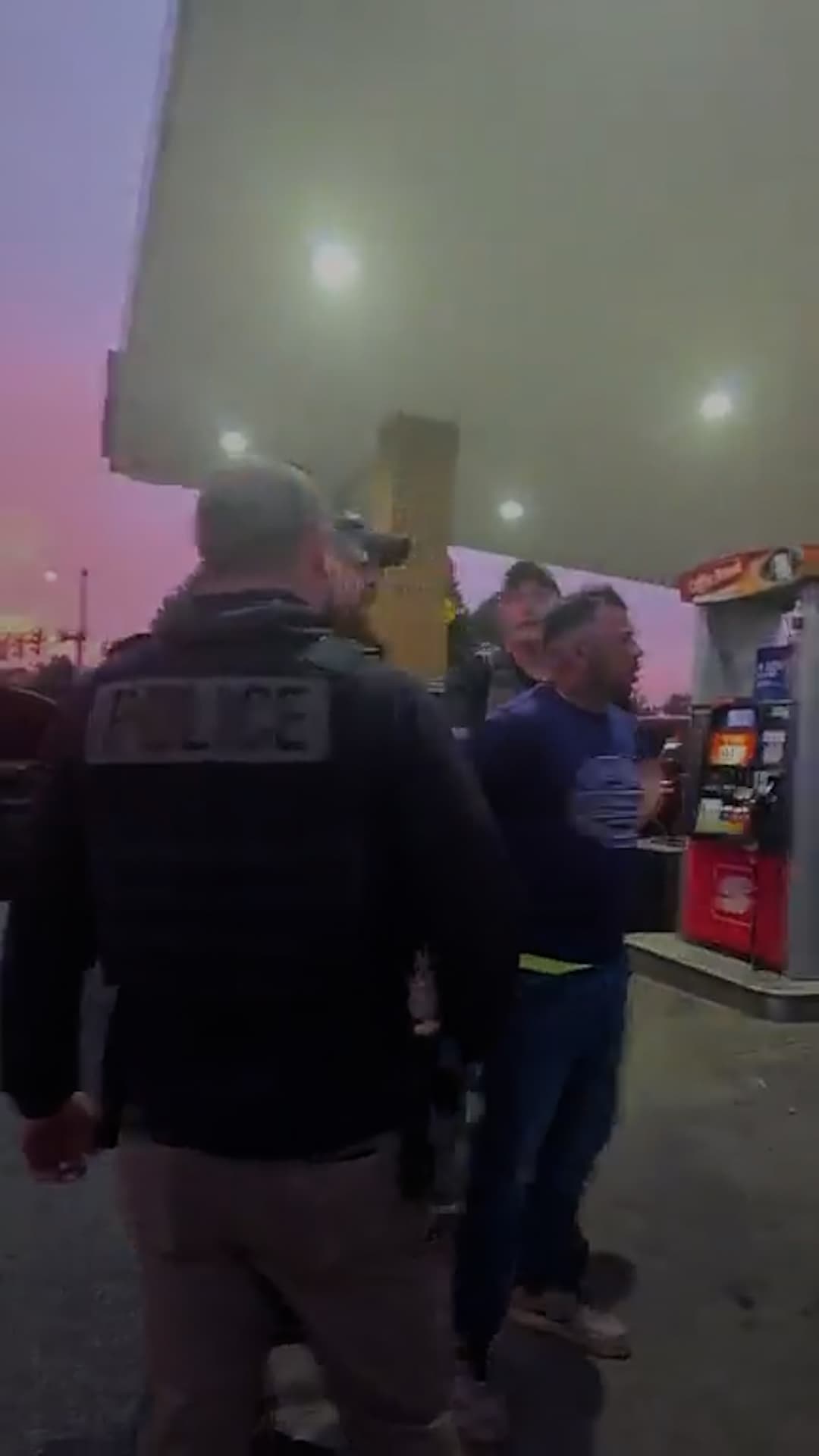 Grupo de Trabajadores es Interceptado por ICE en una gasolinera de Ypsilanti, Michigan