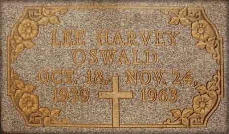 Lápida original de Oswald regresa a Texas