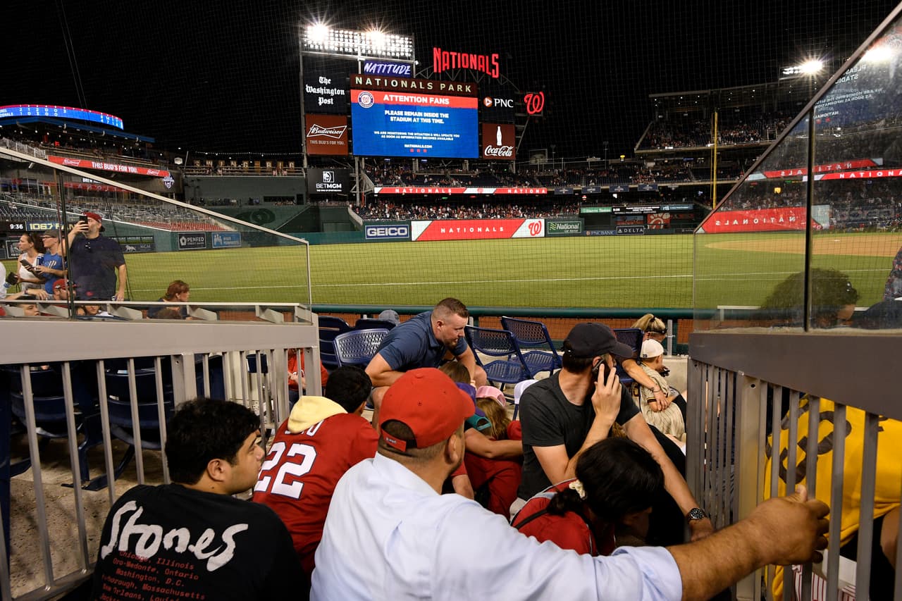 Al menos 3 heridos deja un tiroteo fuera del estadio de béisbol de los Nacionales en Washington DC
